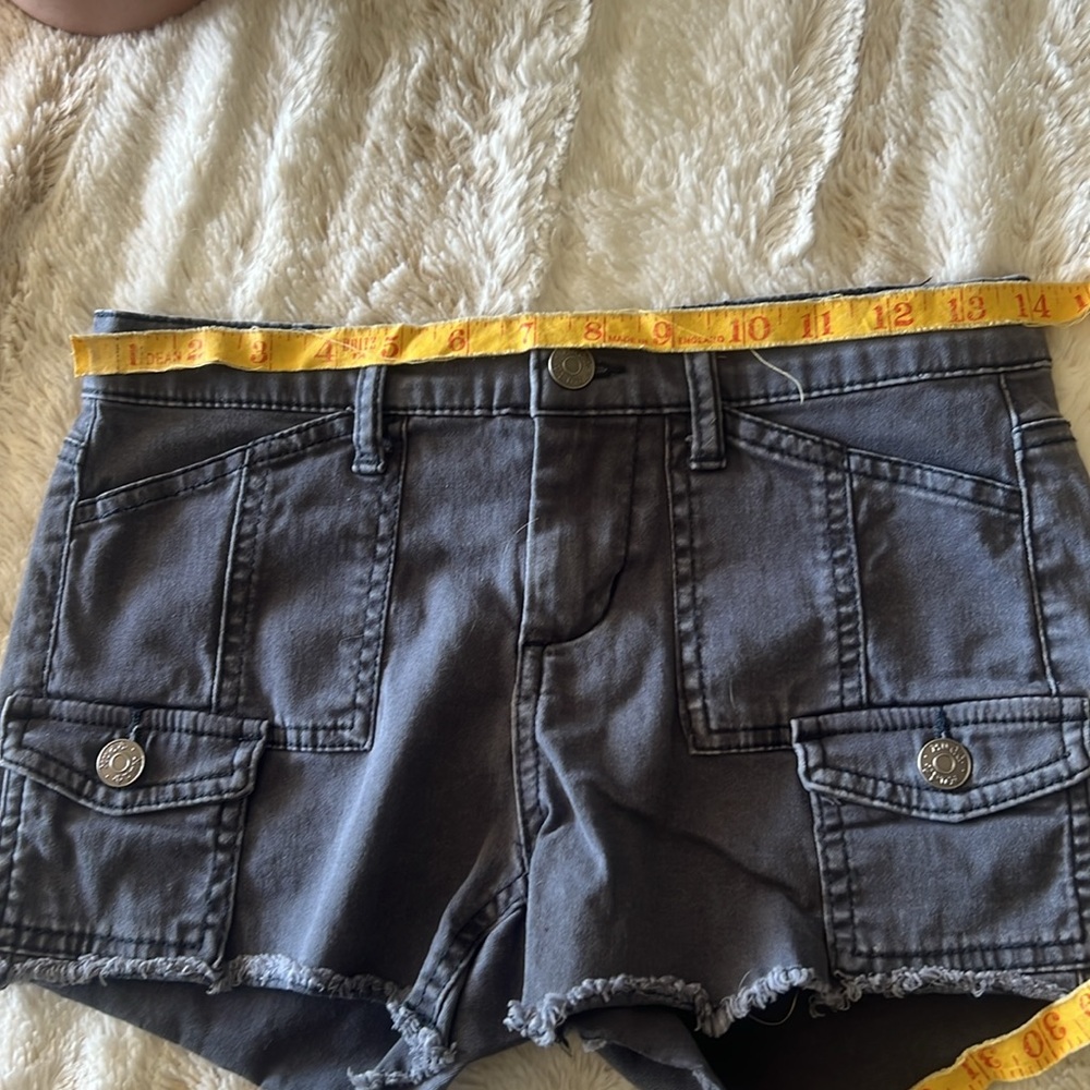 Shorts - Picture 3 of 4